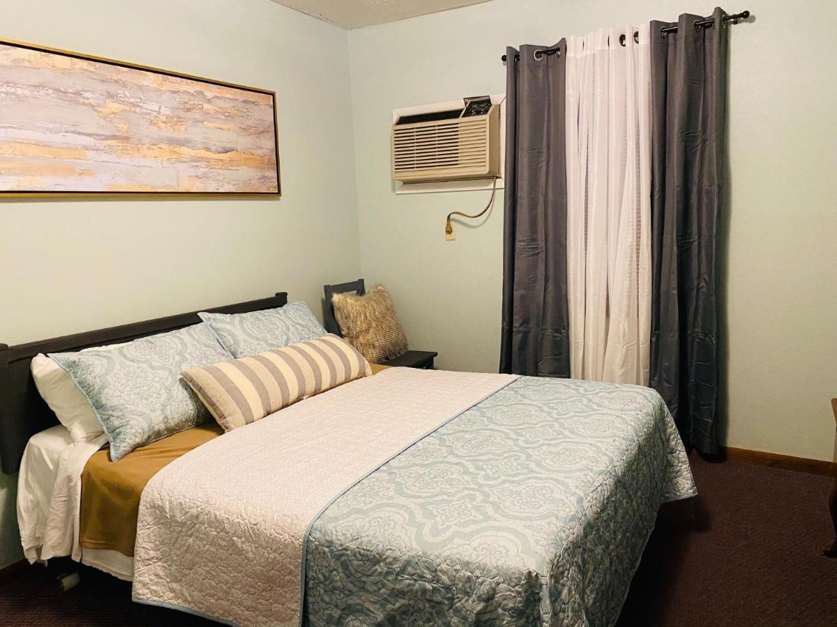 אגם אוזרק Rockwood Resort Motel מראה חיצוני תמונה